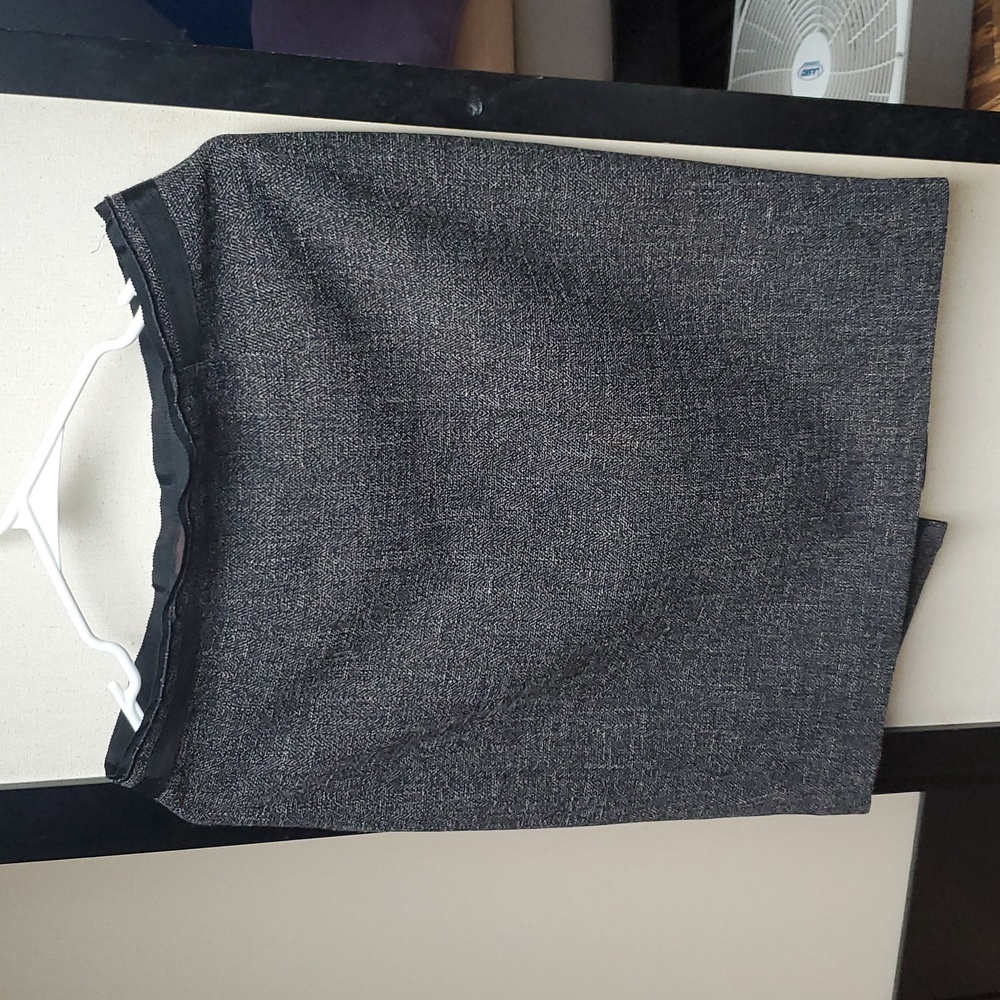 the limited size 4 grey/black pencil skirt